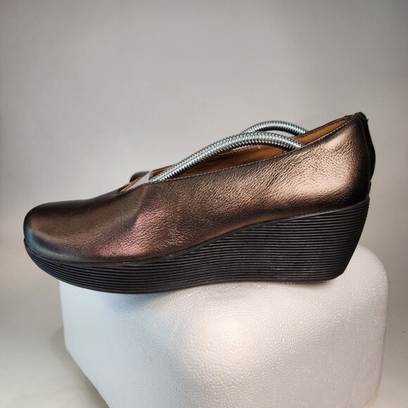 Clarks Metallic bronze Sz 7 Slip-ons - Picture 3 of 8